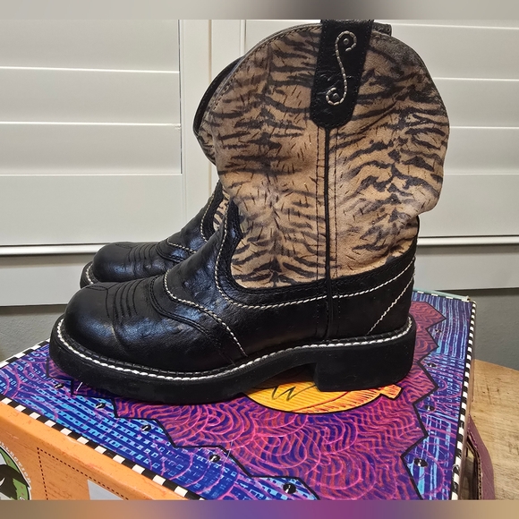 Women’s Justin Gypsy Roper Black Ostrich and Tiger Boots Size 6.5 B 6 1/2 - Picture 3 of 5